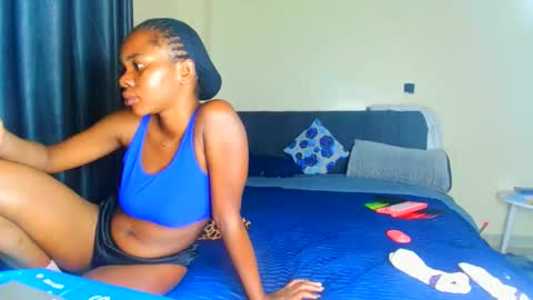 shee13 online show from 11-12-25, 07:09