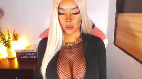 Snapshot of sheenafrost chatting on 03-05-26, 08:05 sheenafrost online show from 03-05-26, 08:05