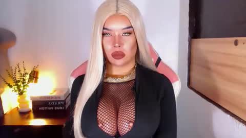 Snapshot of sheenafrost chatting on 03-07-26, 06:38 sheenafrost online show from 03-07-26, 06:38