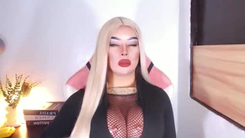 Snapshot of sheenafrost chatting on 03-15-26, 12:16 sheenafrost online show from 03-15-26, 12:16