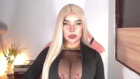 Snapshot of sheenafrost chatting on 03-15-26, 05:19 sheenafrost online show from 03-15-26, 05:19