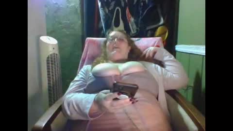 Red online show from 05-19-26, 01:33