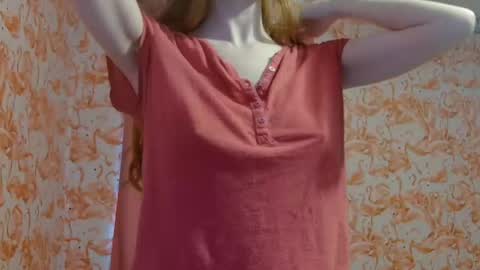 Snapshot of shelikessoymilk chatting on 09-28-25, 06:46 Erika online show from 09-28-25, 06:46