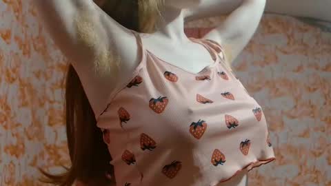 Snapshot of shelikessoymilk chatting on 10-21-25, 02:01 Erika online show from 10-21-25, 02:01