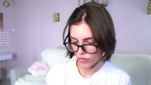 Snapshot of shelleyharn chatting on 10-02-25, 01:45 Alex online show from 10-02-25, 01:45