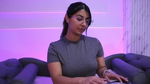  Transmission schedule Monday - Friday 715 am to 200 pm time Colombia  online show from 01-21-25, 12:07