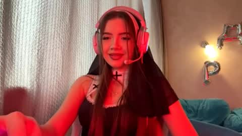 Snapshot of shelliesifuentes chatting on 10-04-25, 03:15 Ava online show from 10-04-25, 03:15