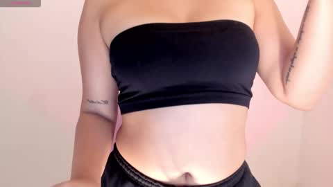 Snapshot of shellyrayhs1 chatting on 01-14-26, 02:06 Shelly rayhs online show from 01-14-26, 02:06