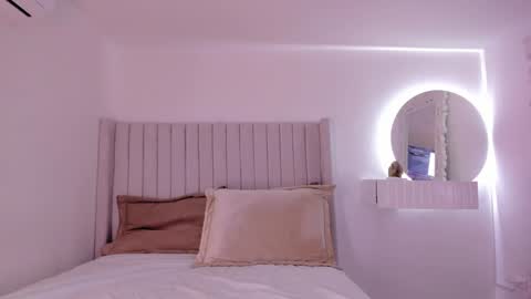 shelynna_azzul online show from 12-28-24, 08:47