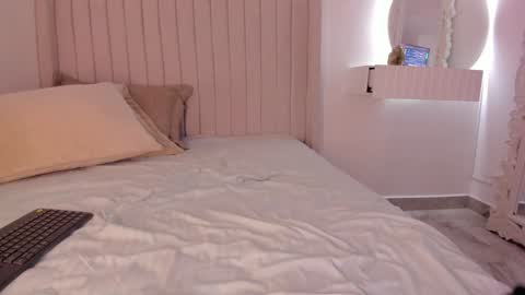 shelynna_azzul online show from 01-02-25, 11:27