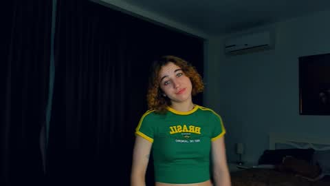 Snapshot of shemekafarhart chatting on 10-19-25, 04:46 Demina online show from 10-19-25, 04:46