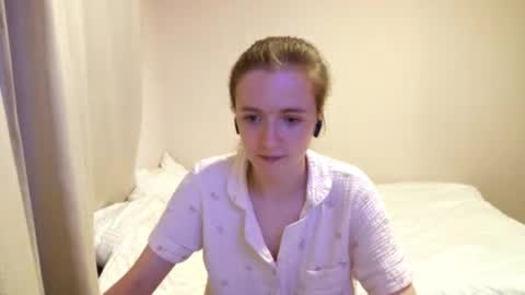 Snapshot of shereefuehrer chatting on 09-15-25, 05:35 Jolyn online show from 09-15-25, 05:35