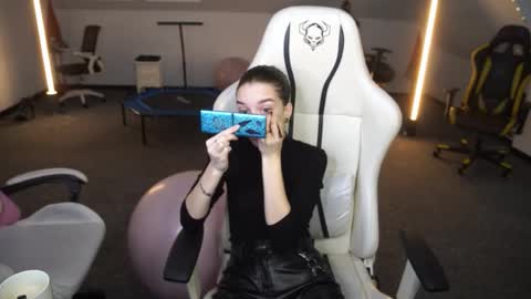 Snapshot of sheryl_elegance chatting on 10-09-25, 10:24 Sheryl online show from 10-09-25, 10:24