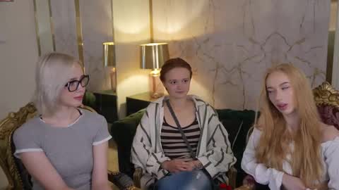 Snapshot of sheryl_elegance chatting on 10-18-25, 10:49 Sheryl online show from 10-18-25, 10:49