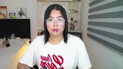 Snapshot of sheryl_stone2 chatting on 02-25-25, 04:03 Sheryl Stone2 online show from 02-25-25, 04:03