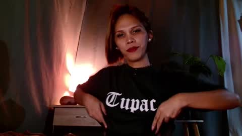 Snapshot of shes_notme chatting on 12-04-25, 10:07 Lana But you can spell it backwards online show from 12-04-25, 10:07