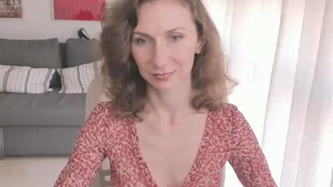 Snapshot of shesleepsnaked chatting on 09-27-25, 04:01 shesleepsnaked online show from 09-27-25, 04:01