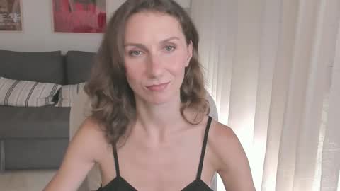 Snapshot of shesleepsnaked chatting on 10-01-25, 04:02 shesleepsnaked online show from 10-01-25, 04:02