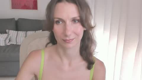 Snapshot of shesleepsnaked chatting on 10-10-25, 03:44 shesleepsnaked online show from 10-10-25, 03:44