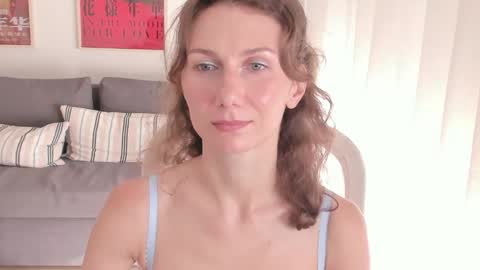 Snapshot of shesleepsnaked chatting on 10-15-25, 09:31 shesleepsnaked online show from 10-15-25, 09:31