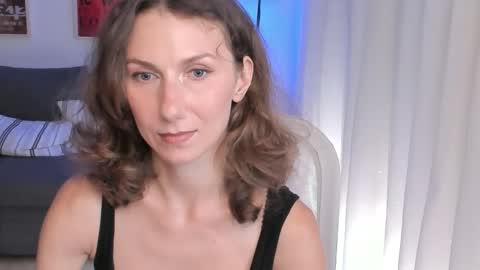 Snapshot of shesleepsnaked chatting on 10-17-25, 04:53 shesleepsnaked online show from 10-17-25, 04:53