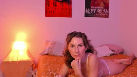 Snapshot of shesleepsnaked chatting on 10-28-25, 07:05 shesleepsnaked online show from 10-28-25, 07:05