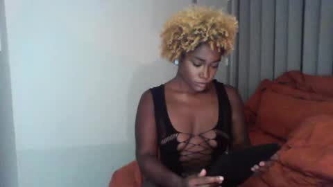 Snapshot of shexxxclusive chatting on 10-14-25, 04:24 shexxxclusive online show from 10-14-25, 04:24