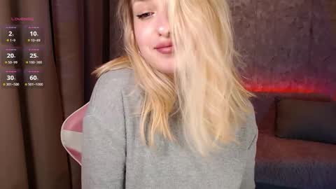 Snapshot of shine_polly chatting on 11-01-25, 08:11 Polly online show from 11-01-25, 08:11