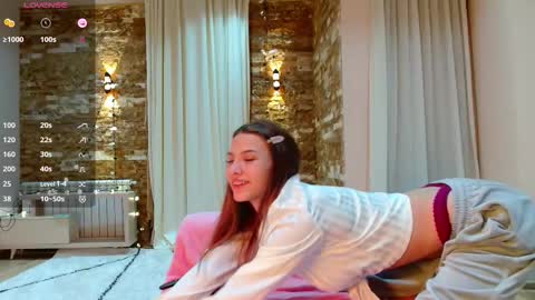 Snapshot of shinechanel chatting on 09-16-25, 05:47 ShineChanel online show from 09-16-25, 05:47