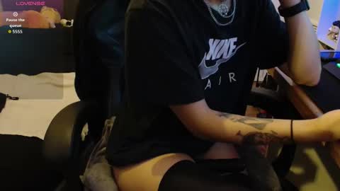 shinii0 online show from 11-18-25, 03:49