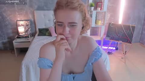 Snapshot of shiny_lisss chatting on 08-05-26, 01:52 Lisa online show from 08-05-26, 01:52