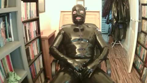 Snapshot of shinygary chatting on 01-18-26, 01:37 Shiny Gary online show from 01-18-26, 01:37