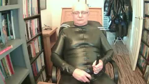 Snapshot of shinygary chatting on 02-08-26, 11:46 Shiny Gary online show from 02-08-26, 11:46
