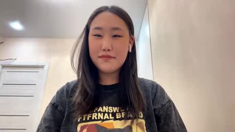 Snapshot of shirleymilke chatting on 02-15-26, 10:25 Sai online show from 02-15-26, 10:25