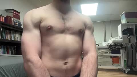 Snapshot of shirtlesshunk15 chatting on 04-20-26, 02:58 shirtlesshunk15 online show from 04-20-26, 02:58