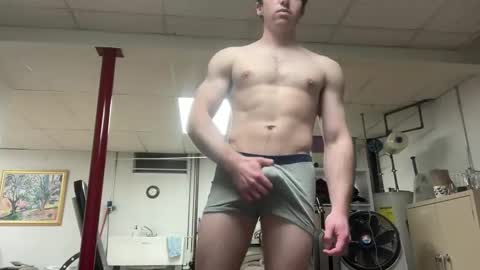 Snapshot of shirtlesshunk15 chatting on 04-28-26, 03:33 shirtlesshunk15 online show from 04-28-26, 03:33
