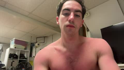 Snapshot of shirtlesshunk15 chatting on 06-16-26, 08:33 shirtlesshunk15 online show from 06-16-26, 08:33