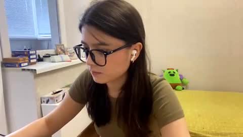 Marie online show from 06-19-26, 02:32