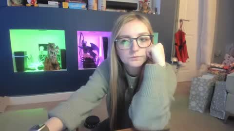 Snapshot of short_sweetpea chatting on 12-24-24, 08:05 short sweetpea online show from 12-24-24, 08:05
