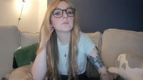 Snapshot of short_sweetpea chatting on 02-21-25, 10:04 short sweetpea online show from 02-21-25, 10:04