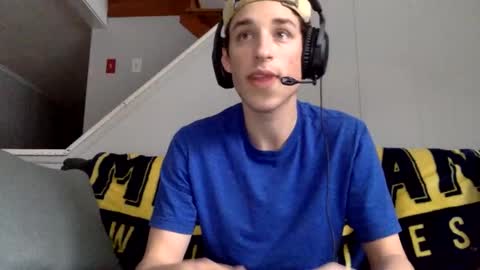 Snapshot of shortiesn40s chatting on 02-18-26, 06:15 shortiesn40s online show from 02-18-26, 06:15