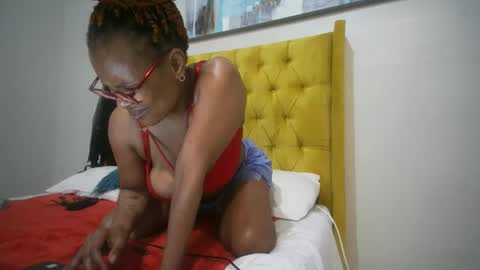 Snapshot of shotofmocha chatting on 10-20-25, 08:31 shotofmocha online show from 10-20-25, 08:31