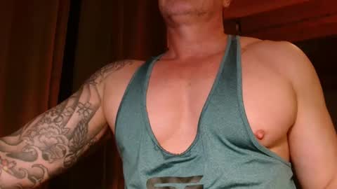 Snapshot of show_on_for_you chatting on 10-17-25, 08:22 show_on_for_you online show from 10-17-25, 08:22