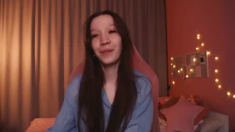 Neila online show from 06-18-26, 03:16