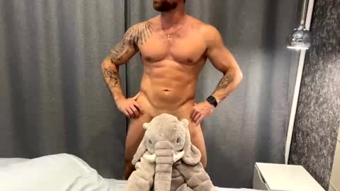 Snapshot of shtirlec86 chatting on 12-03-24, 06:59 Mary and Piter online show from 12-03-24, 06:59