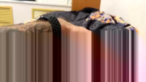 Snapshot of shtirlec86 chatting on 01-12-25, 06:05 Mary and Piter online show from 01-12-25, 06:05