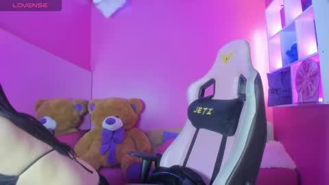 ZUMY ANGELS online show from 10-31-25, 04:57