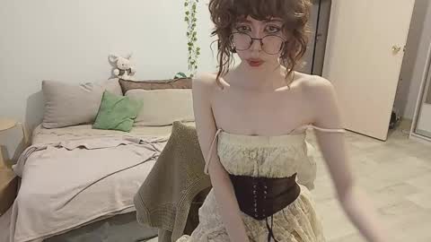 Snapshot of shushencii chatting on 11-10-25, 10:58 Aria online show from 11-10-25, 10:58