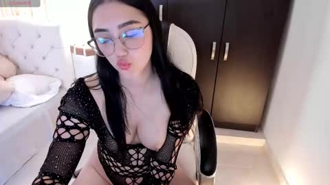 Nahomy online show from 09-17-25, 05:47