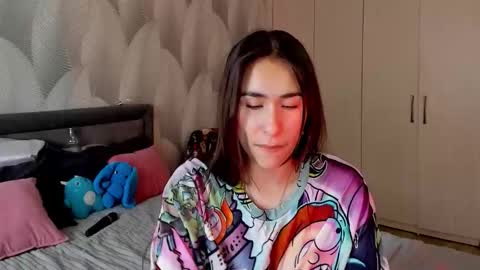 Mika online show from 11-14-25, 03:27